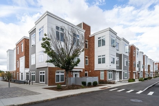 60 Cross St E, Apt 105