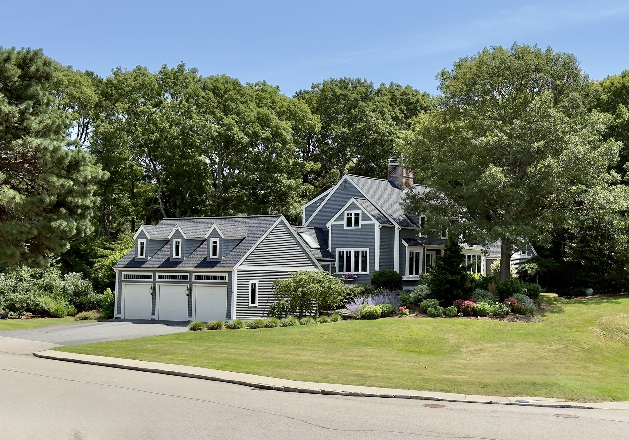 2 Bay Cliff Cir, Plymouth, MA 02360