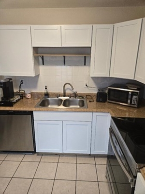55 Rocklan Av, Apt 4