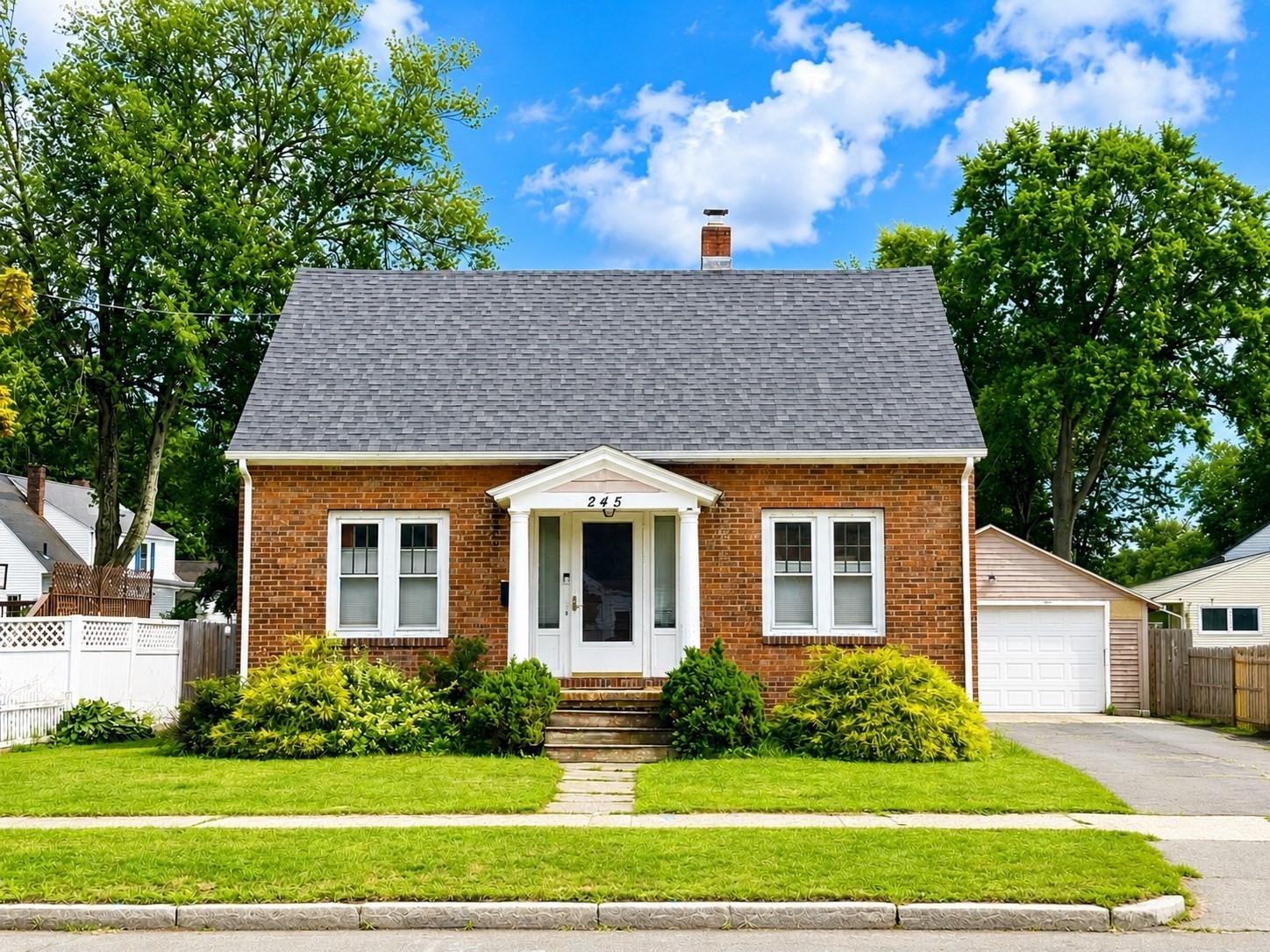 245 Plumtree Rd, Springfield, MA 01118