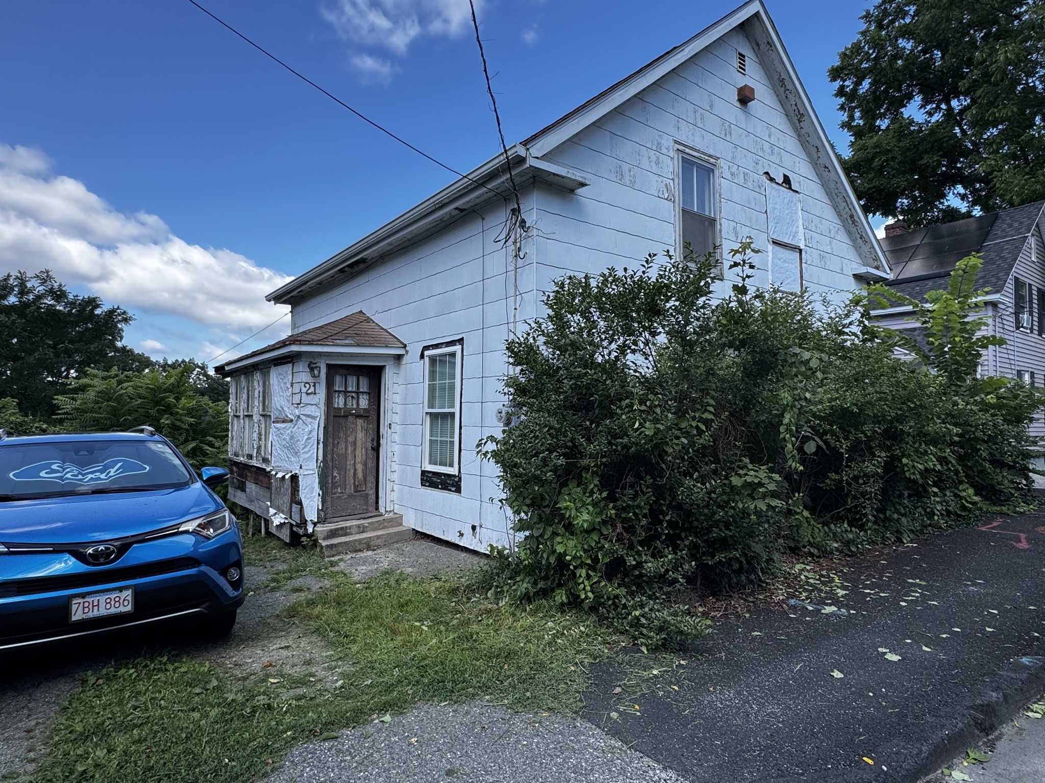 21 Dryden St, Worcester, MA 01605
