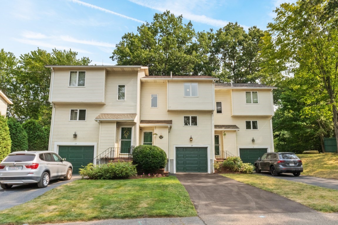 19 Old Diamond Unit 19, Walpole, MA 02081