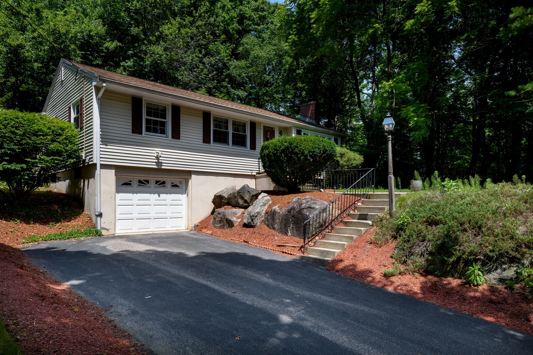 604 Quinapoxet St, Holden, MA 01520