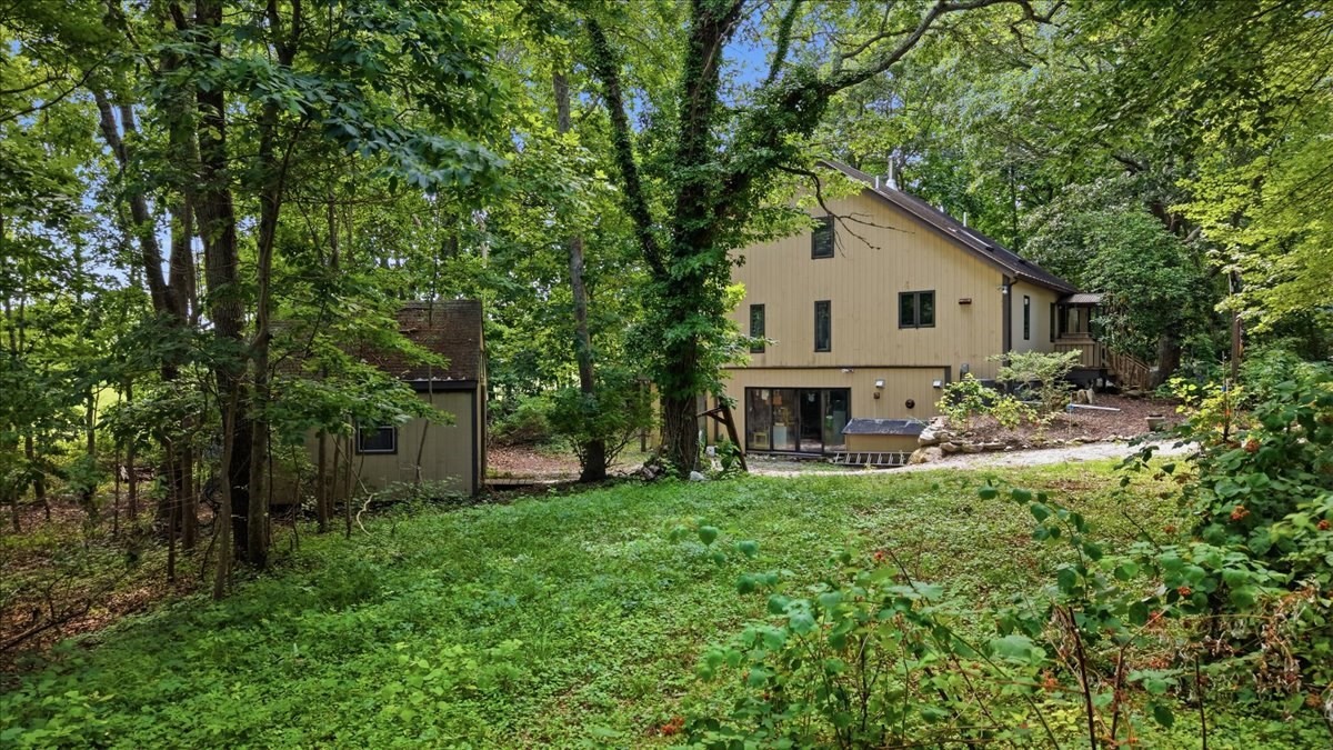 1746 Drift Rd, Westport, MA 02790