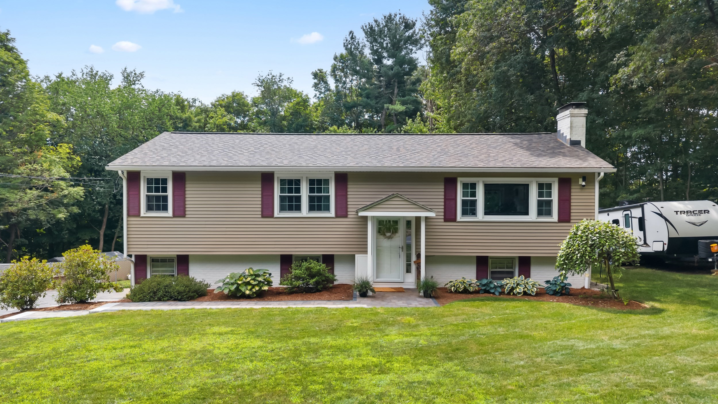 22 Barnard St, Shrewsbury, MA 01545