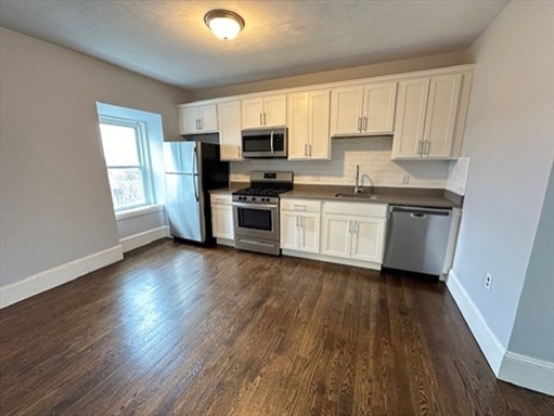 10 Cross St East, Apt 3