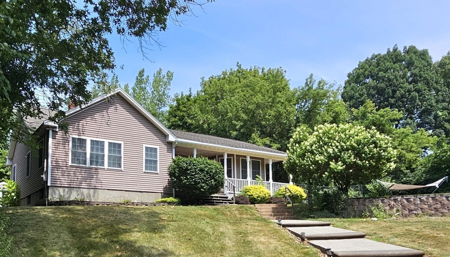 25 Robbins Ave, Dracut, MA 01826