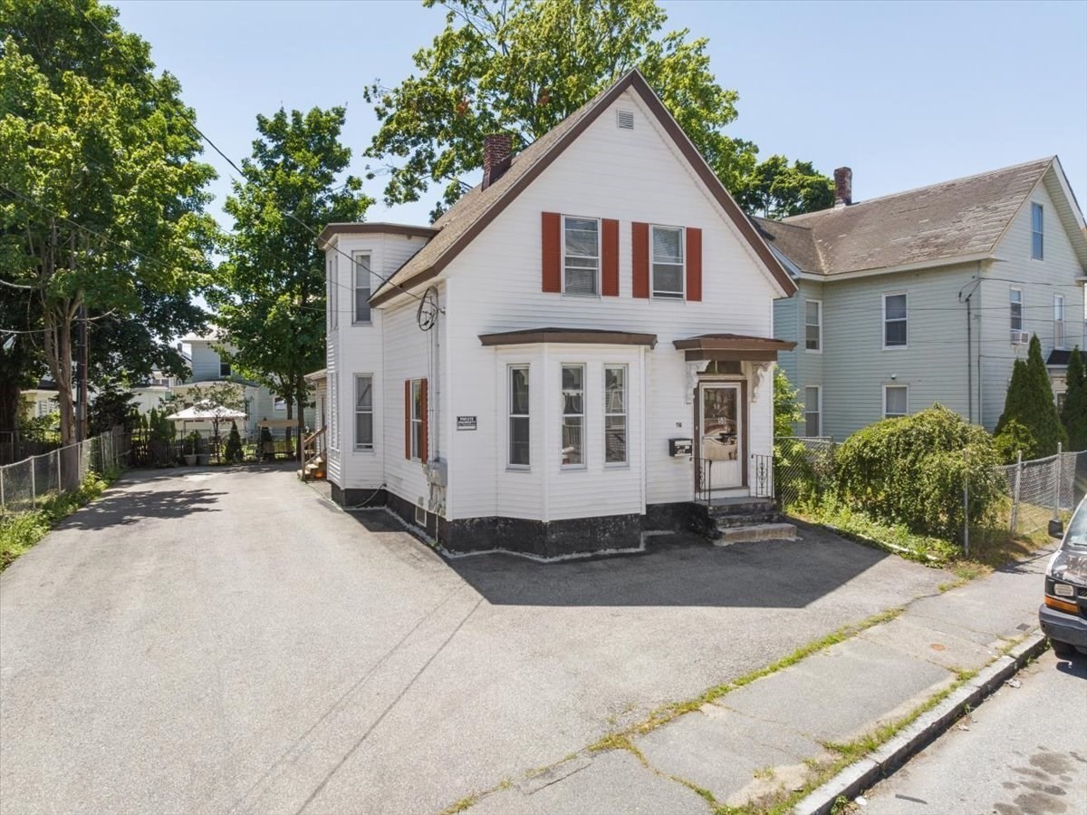 56 Pine St, Lowell, MA 01851