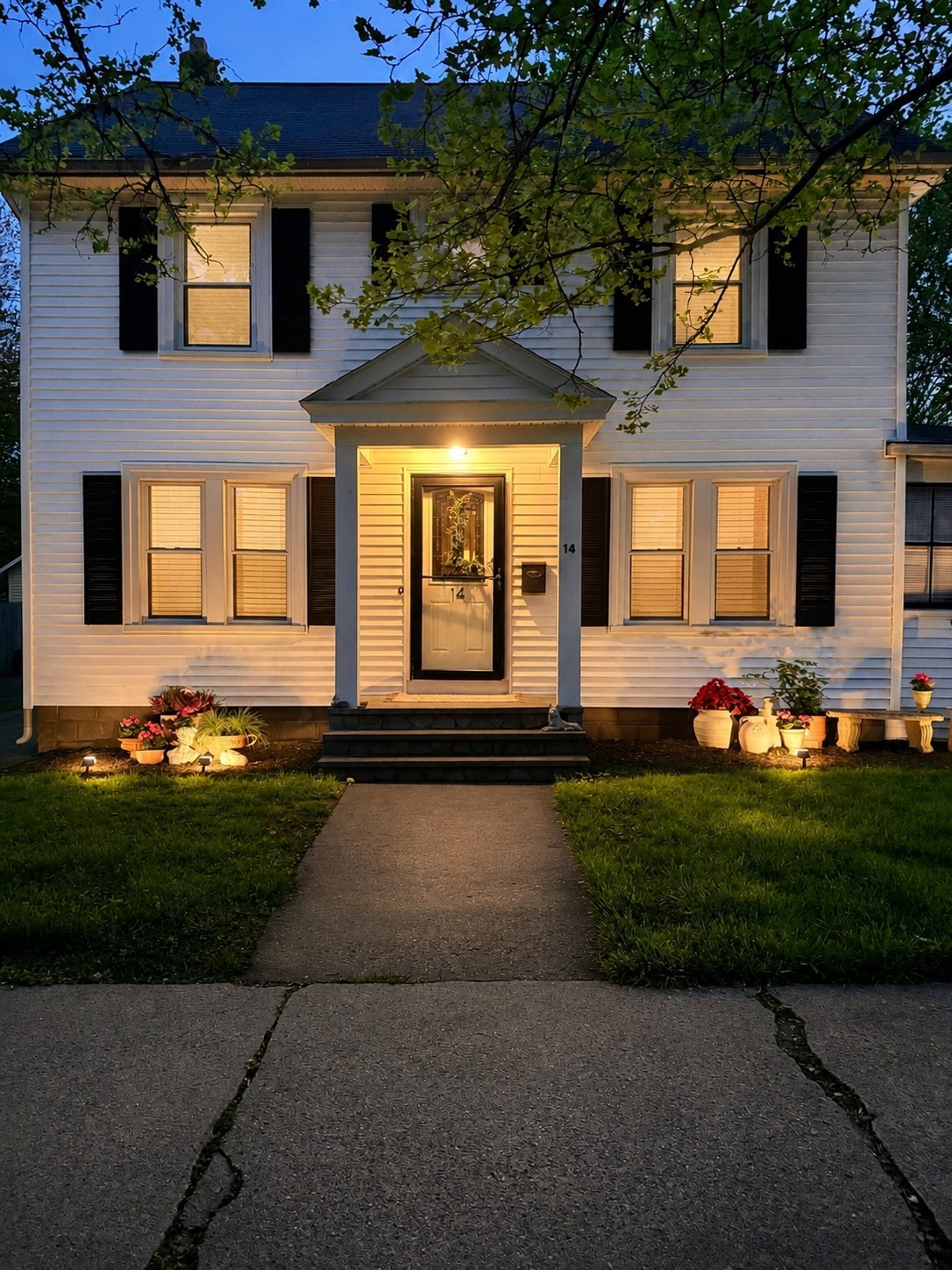 14 Castle St, Springfield, MA 01118