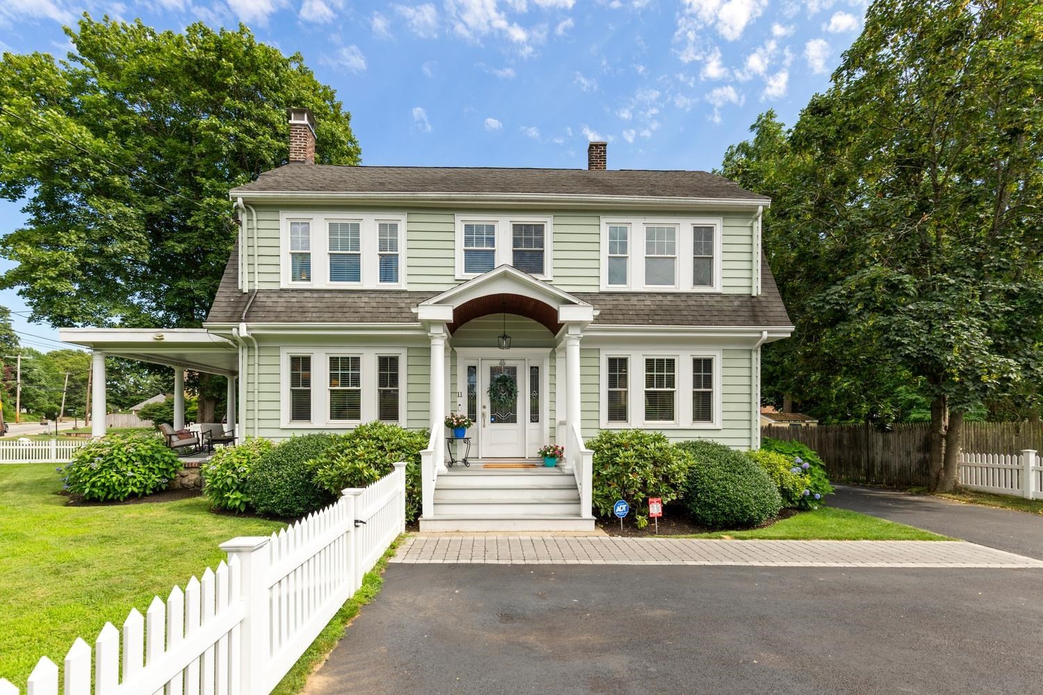 11 Beach St, Woburn, MA 01801