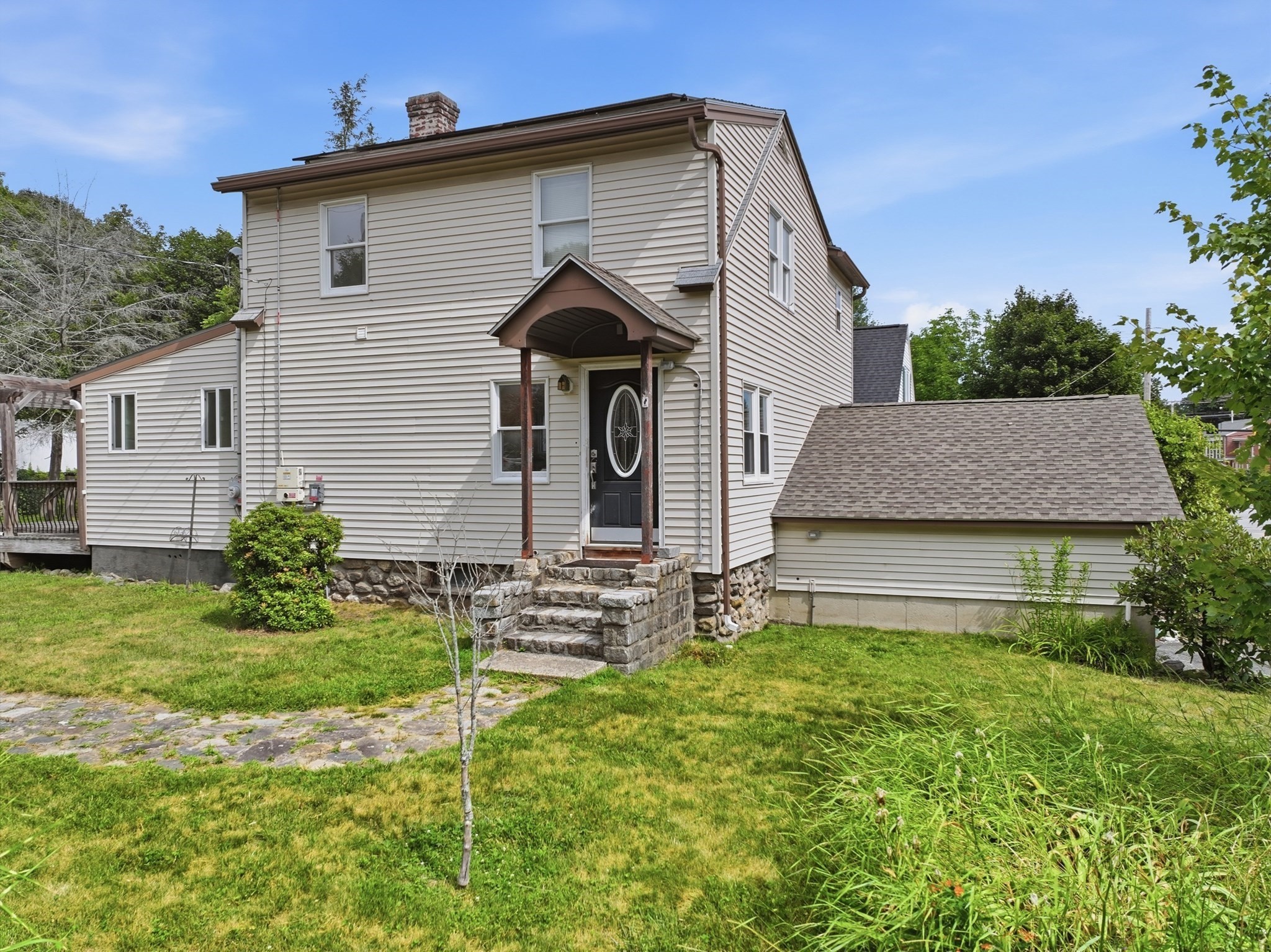 77 Holden St, Worcester, MA 01605