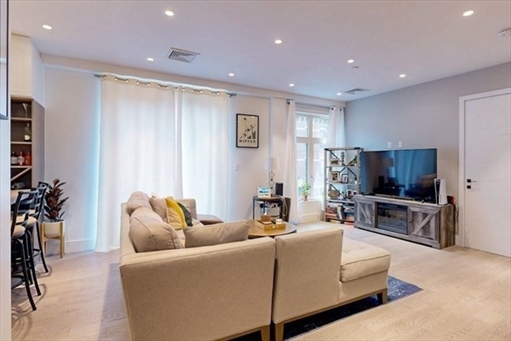 69 Walnut St, Apt 6
