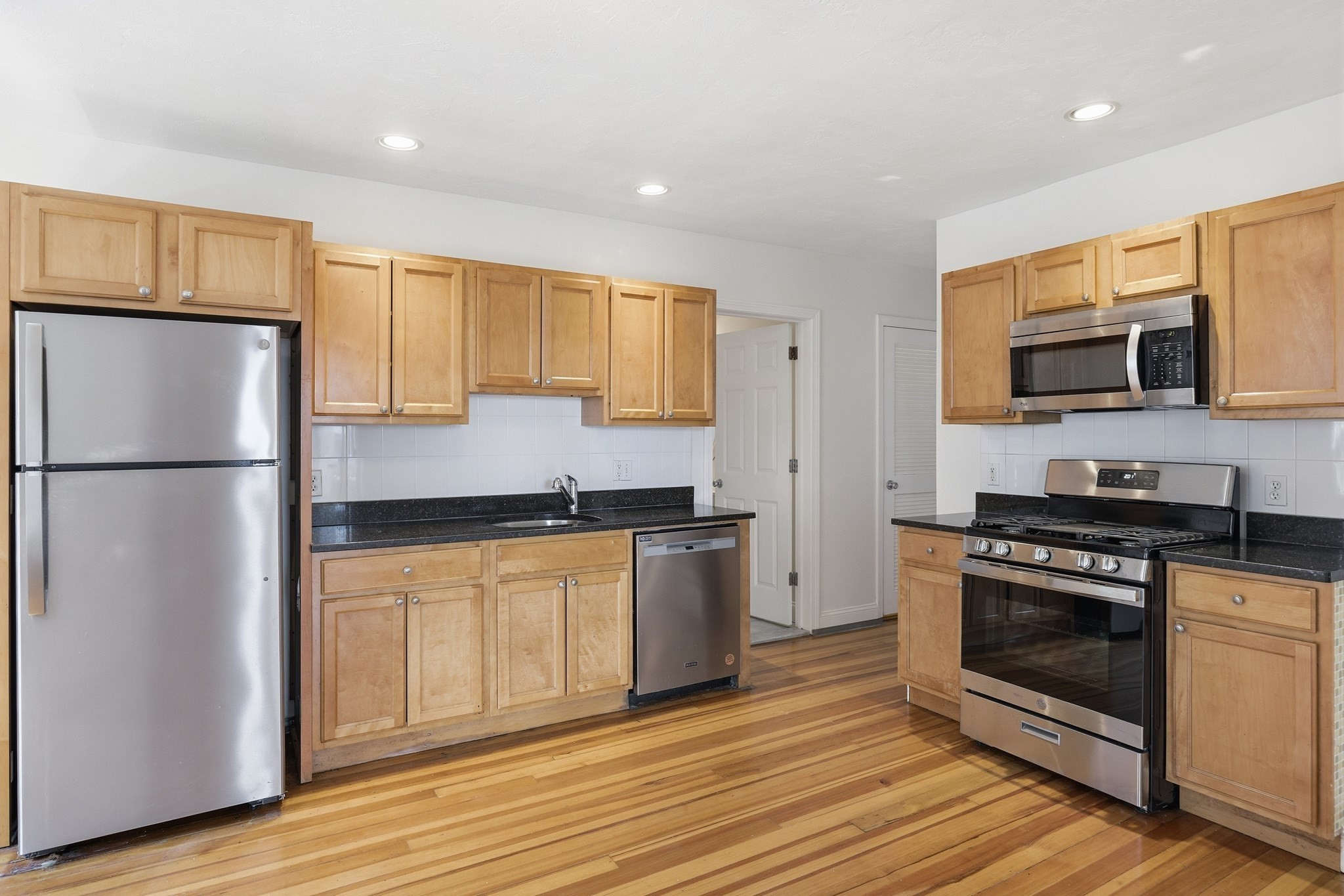 41 Harbor St Unit 4, Salem, MA 01970