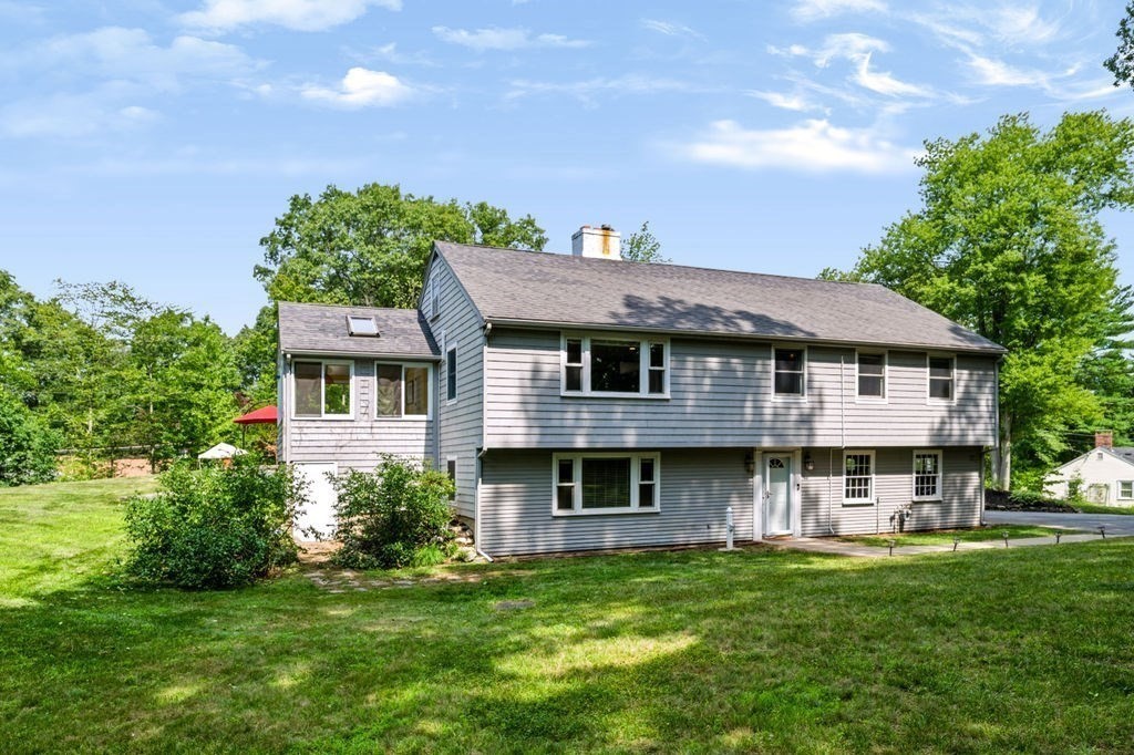29 Canterbury Hill Rd, Topsfield, MA 01983