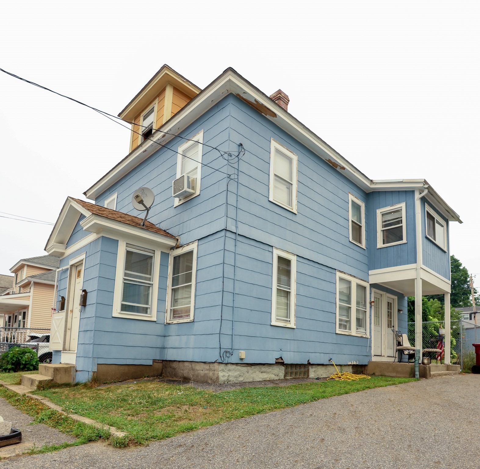 544 Concord St, Lowell, MA 01852