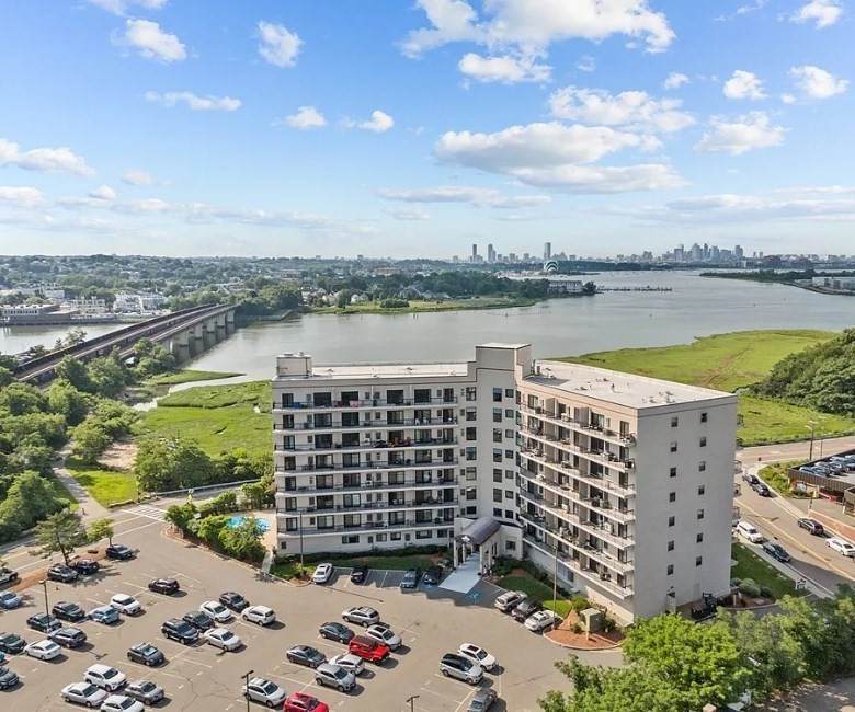 133 Commander Shea Unit 817, Quincy, MA 02171