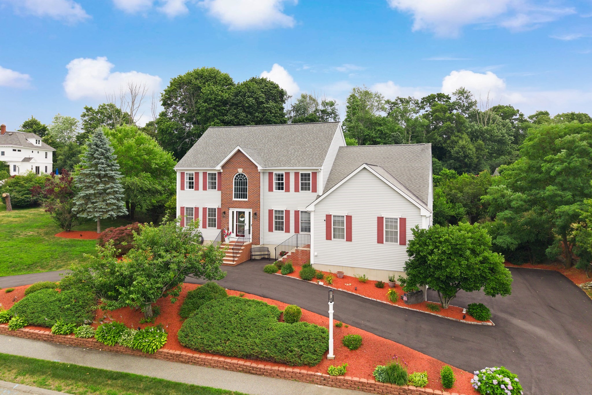 24 Sheridan Ln, Tewksbury, MA 01876