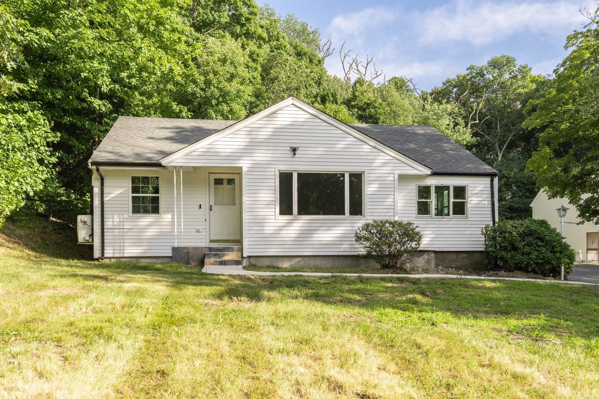 177 Hartford Ave E, Uxbridge, MA 01569