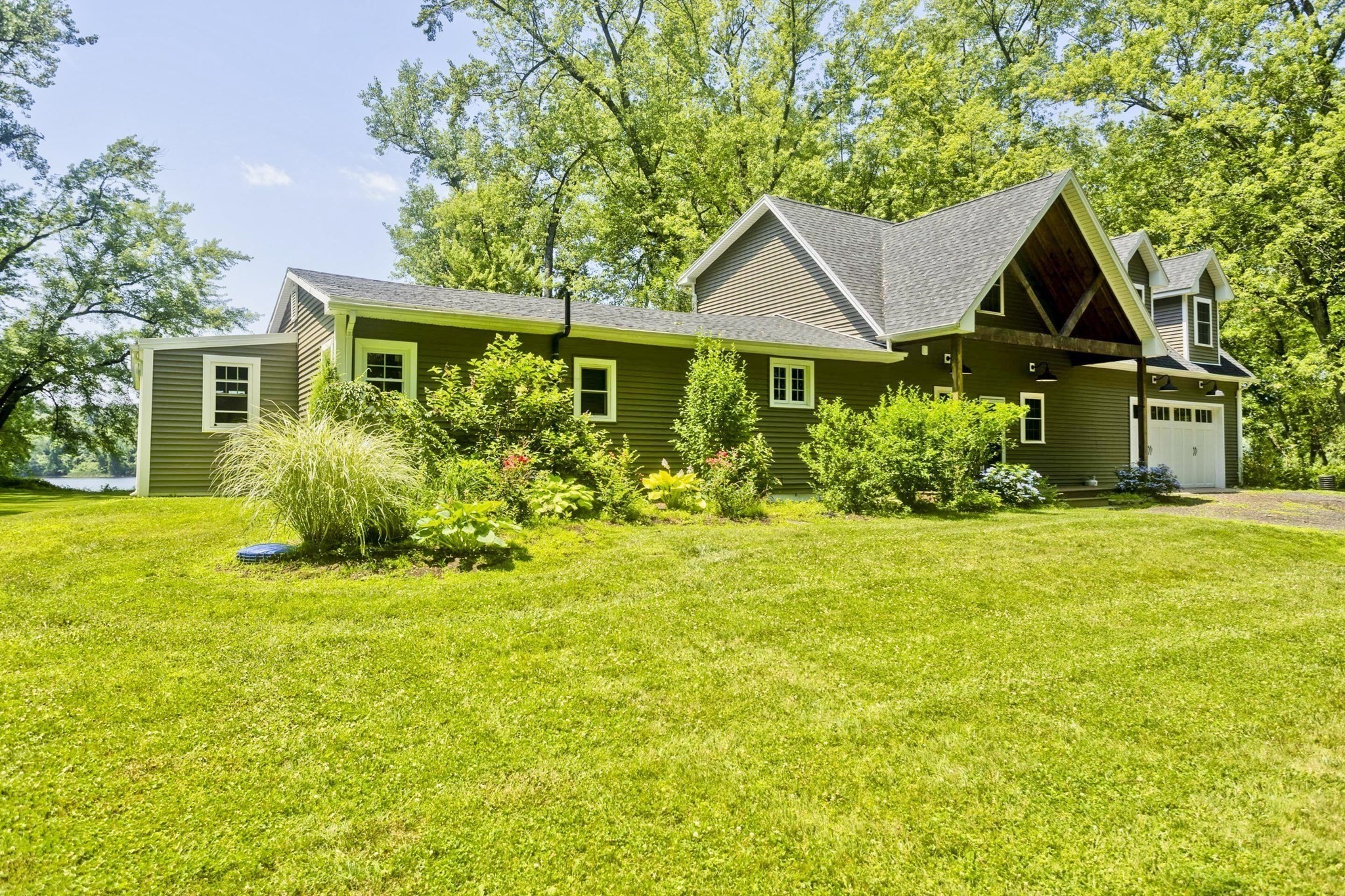 30 Cove Island Rd, South Hadley, MA 01075