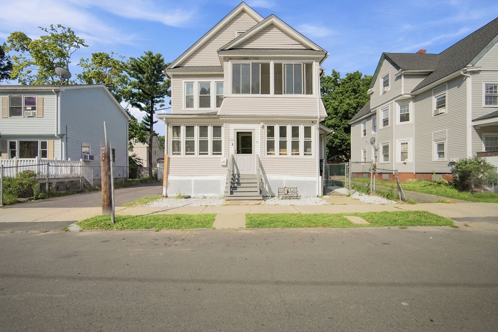 102 Cambridge St, Springfield, MA 01109