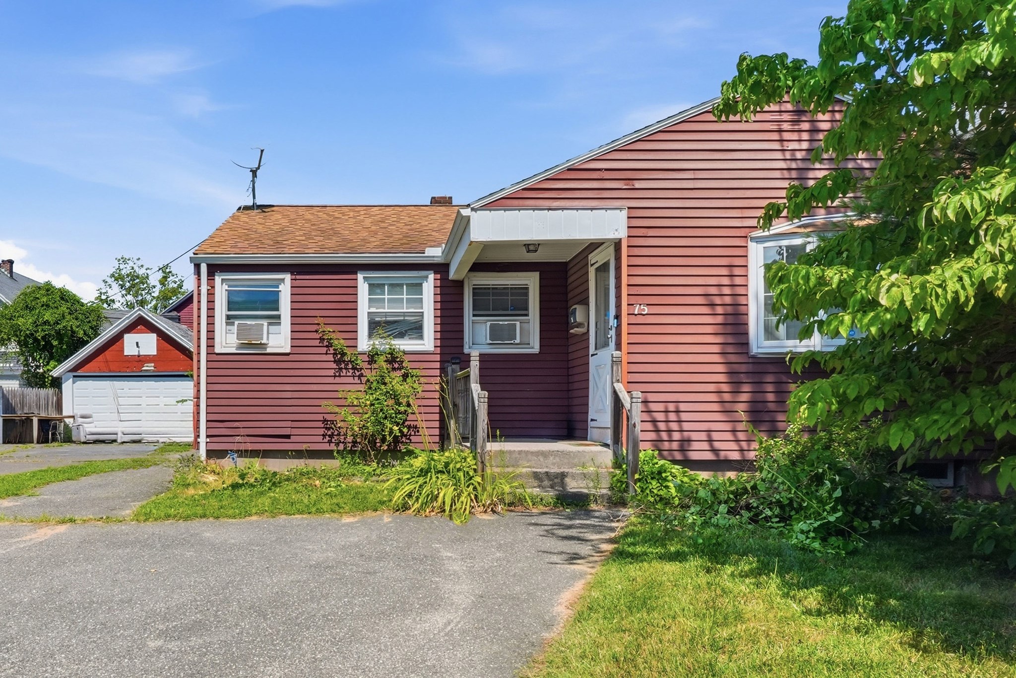 75 Knollwood St, Springfield, MA 01104