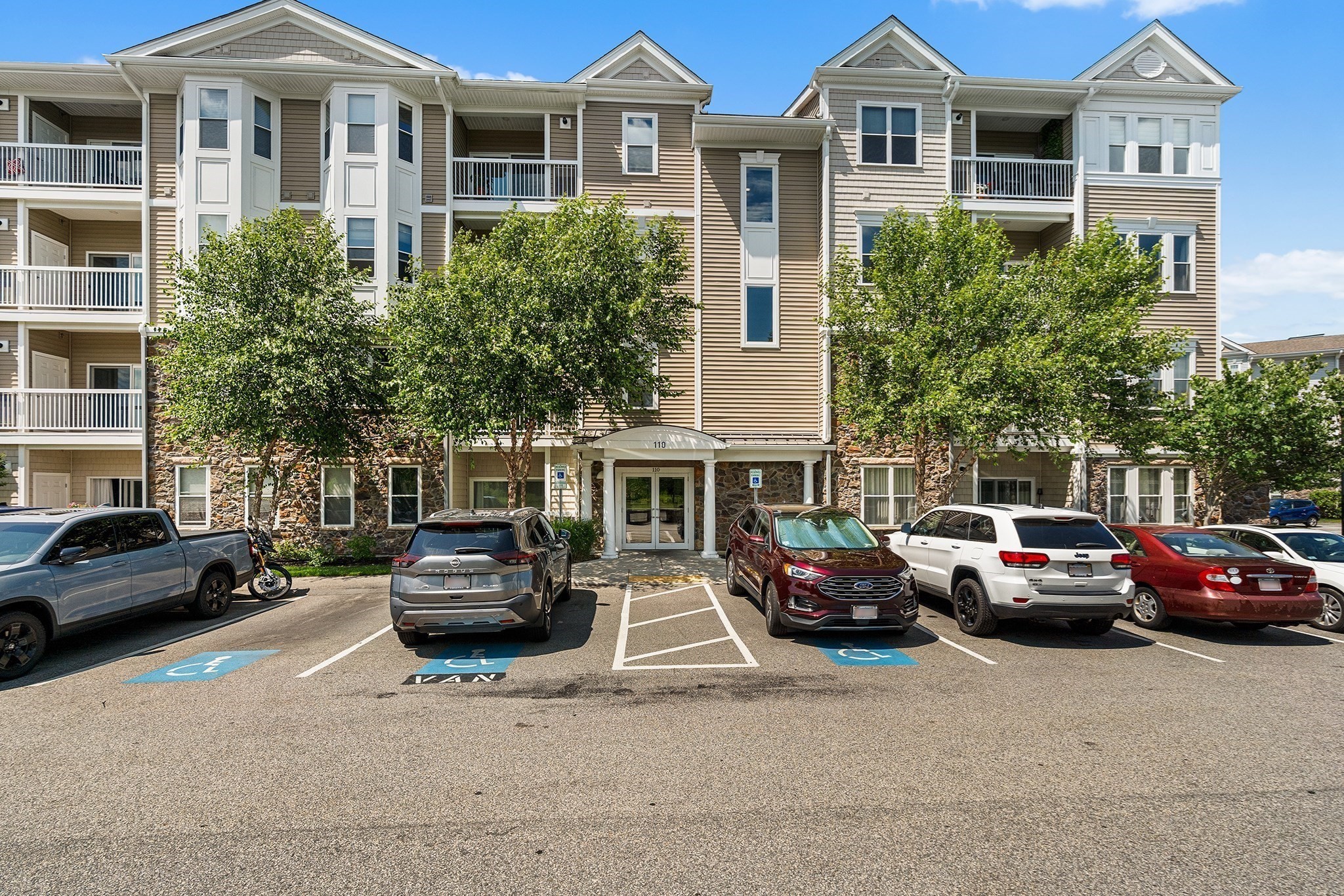 110 Trotter Rd Unit 2412, Weymouth, MA 02190