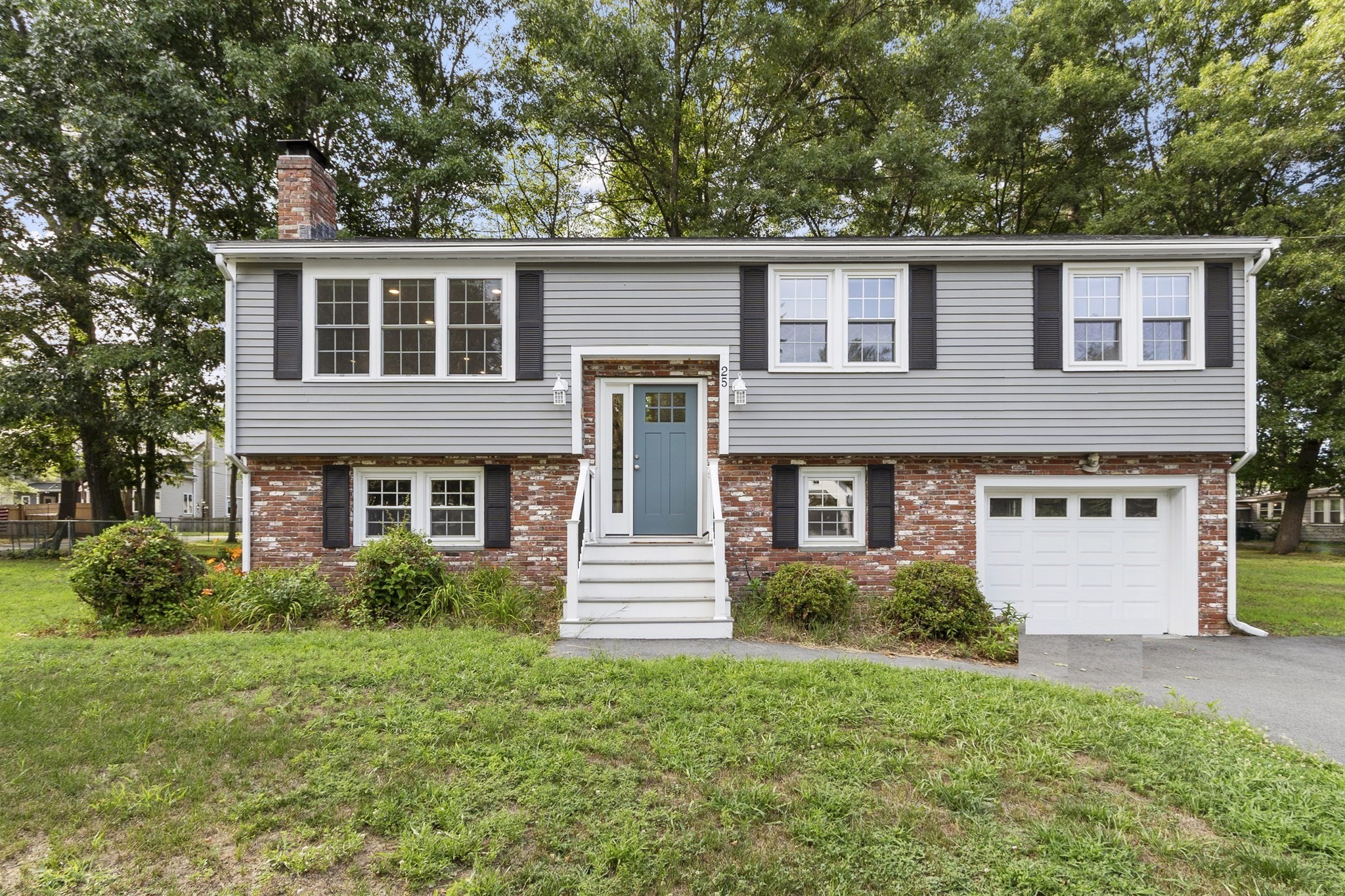 25 Glenwood Rd, Tewksbury, MA 01876