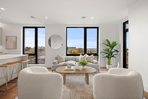 1515 Commonwealth, Apt 806