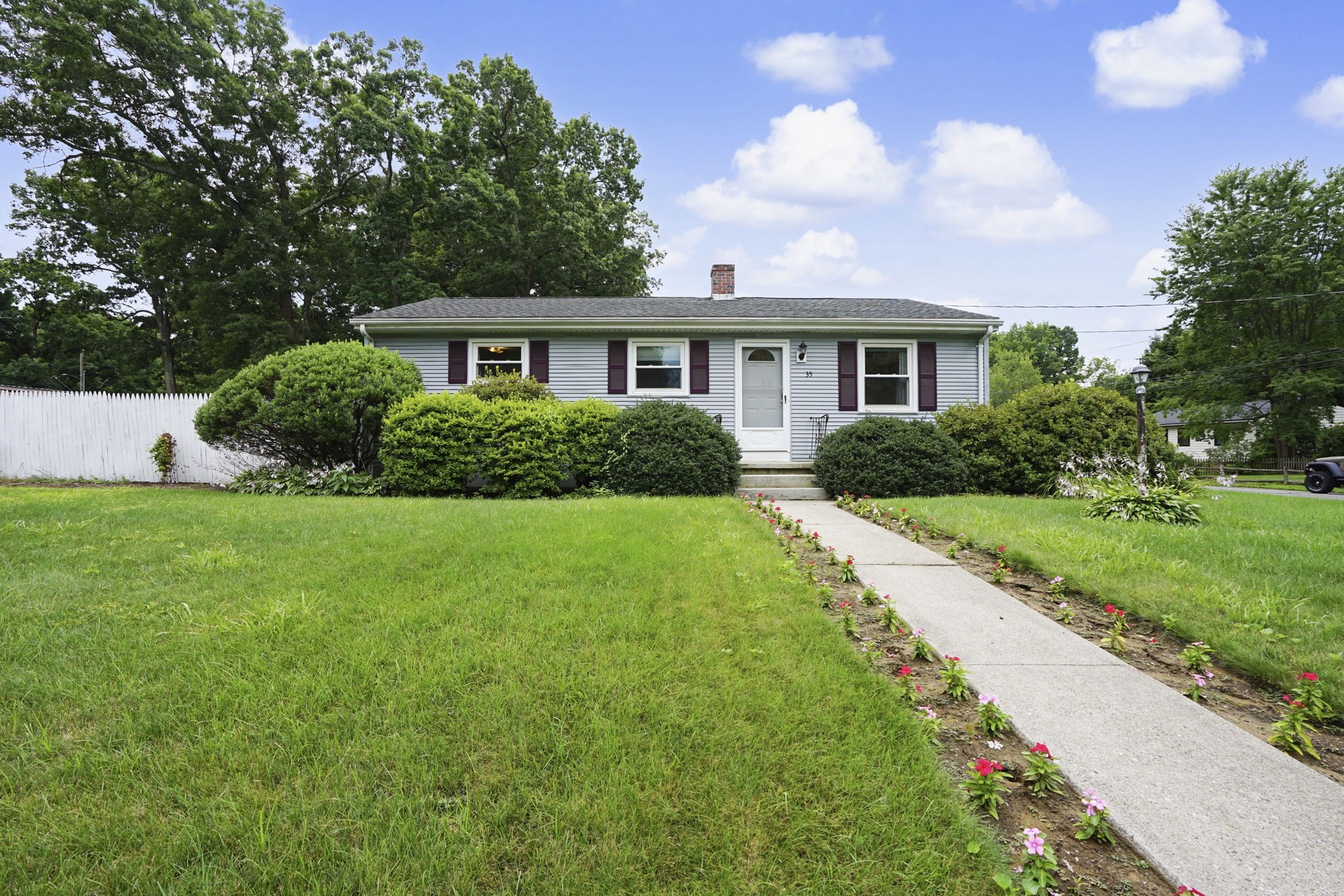 35 Park Forest Rd, Springfield, MA 01118