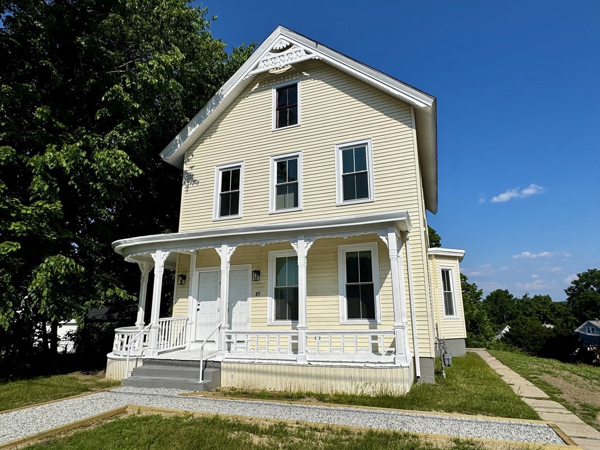 37 Oakes Ave, Southbridge, MA 01550