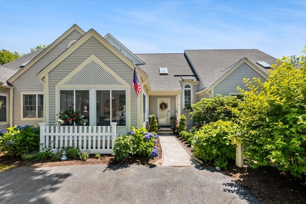 7 Gold Leaf Ln Unit 7, Mashpee, MA 02649
