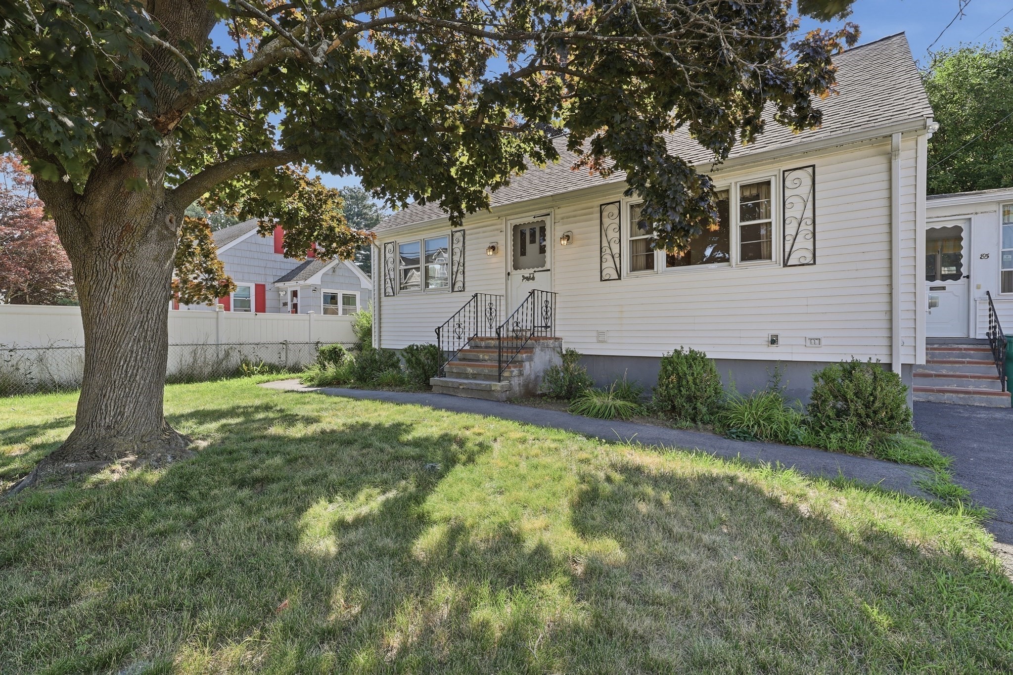 85 Bunker Hill Ave, Lowell, MA 01850
