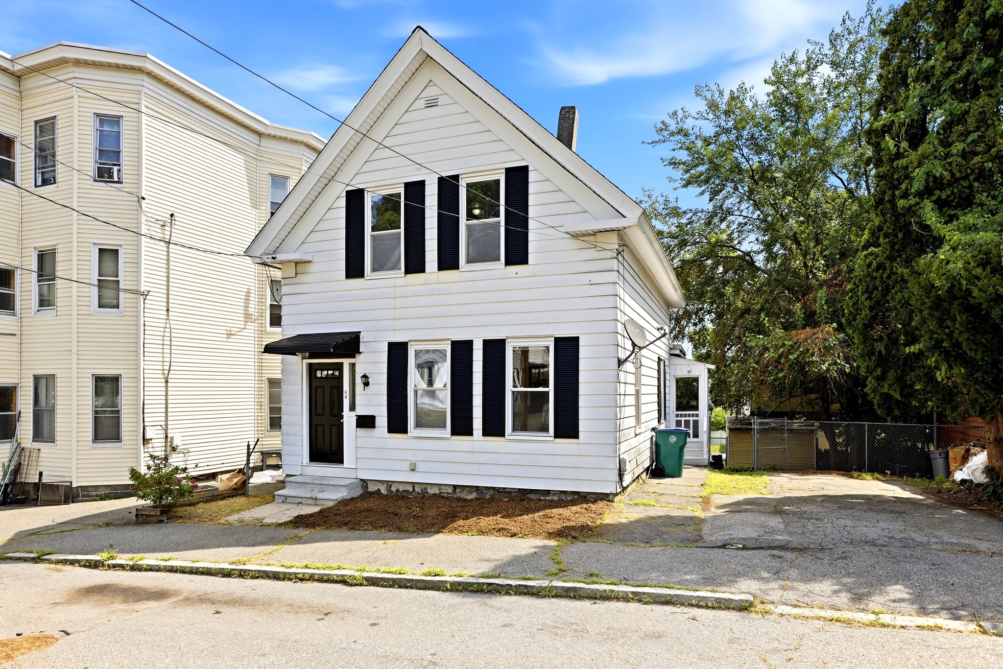 46 Arlington St, Lowell, MA 01854