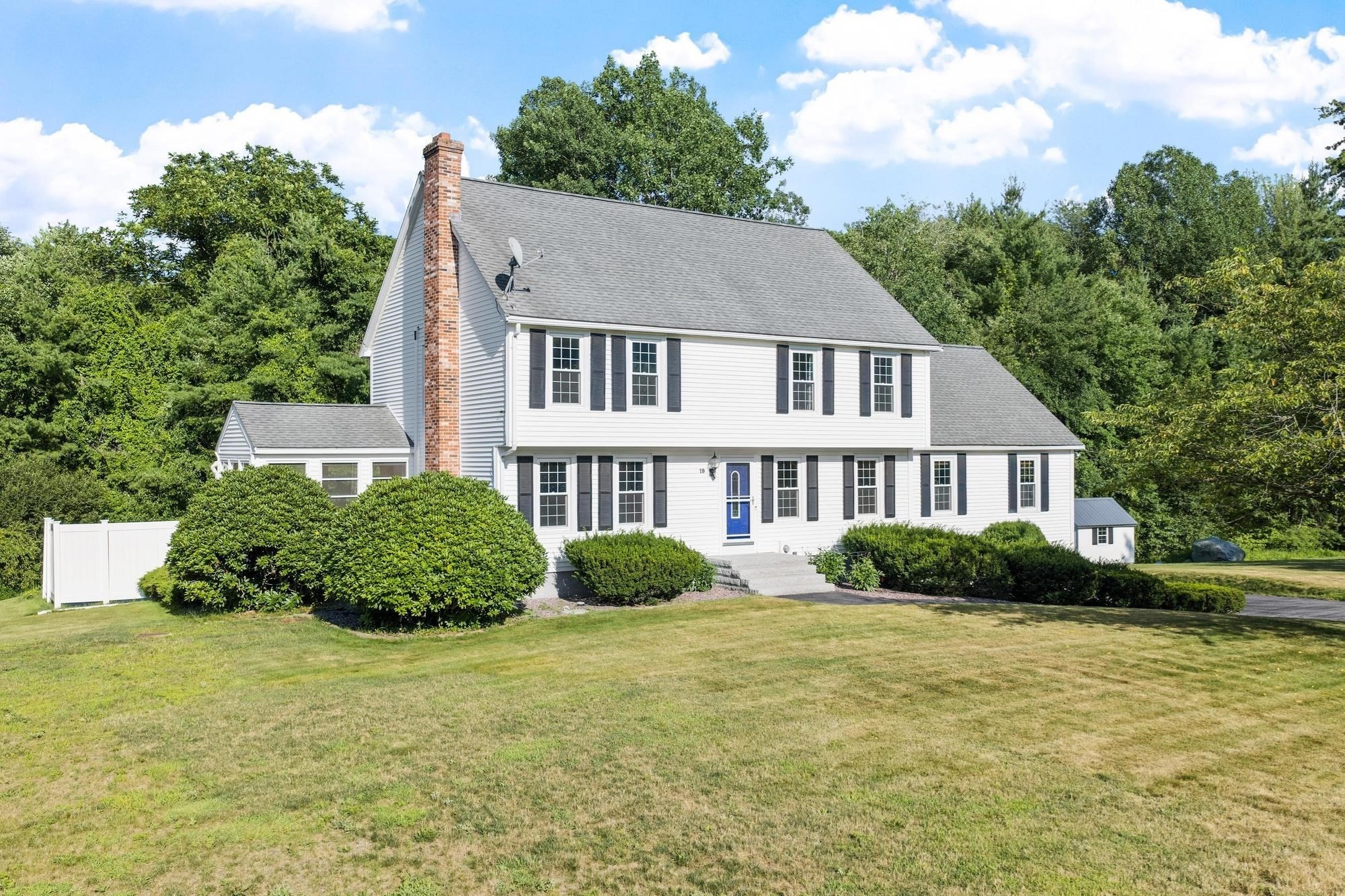 19 Villanova Dr, Westford, MA 01886