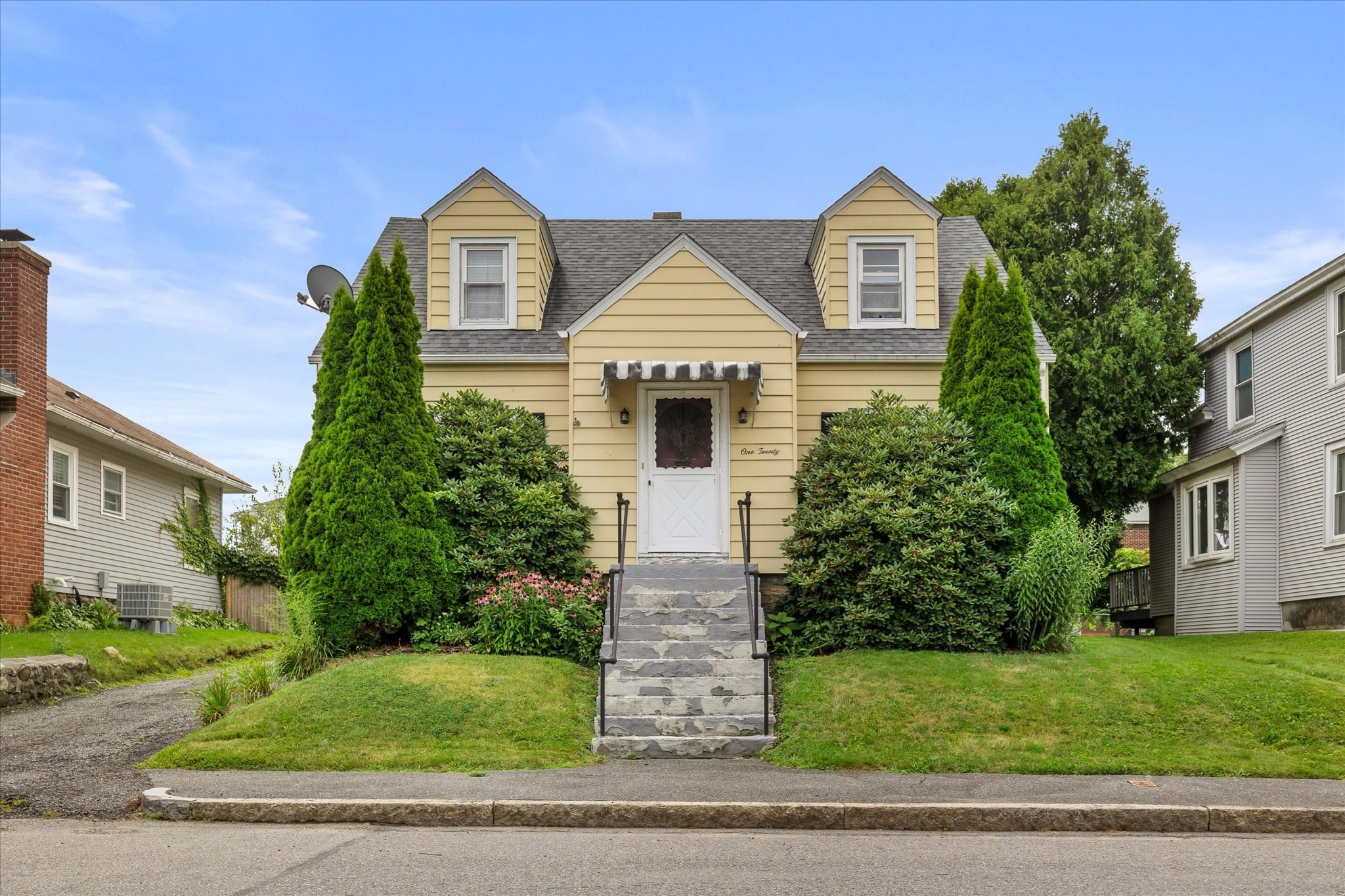 120 Farrar Ave, Worcester, MA 01604