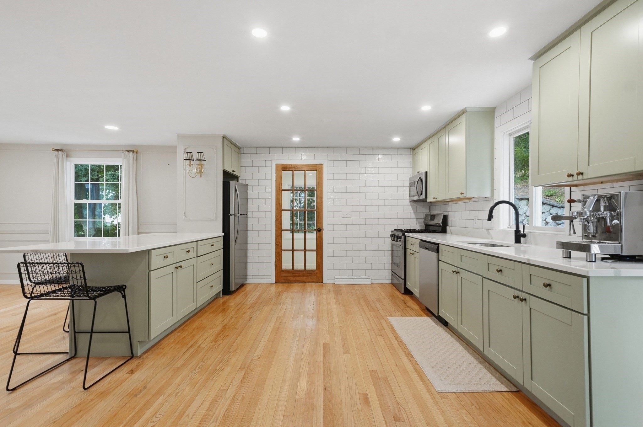 334 Rogers St, Lowell, MA 01852