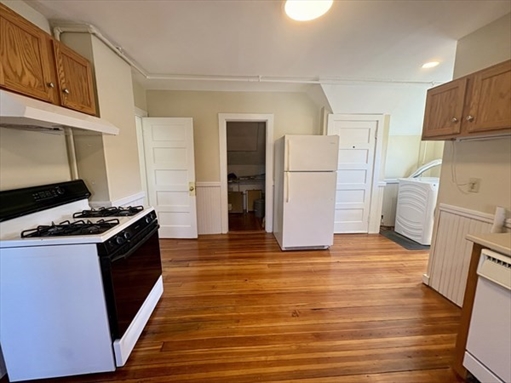 137 Whitwell St, Apt 3