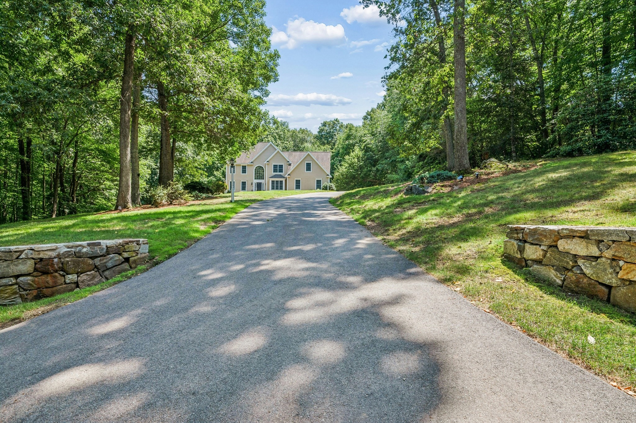 10 Burnett Road, Southborough, MA 01772