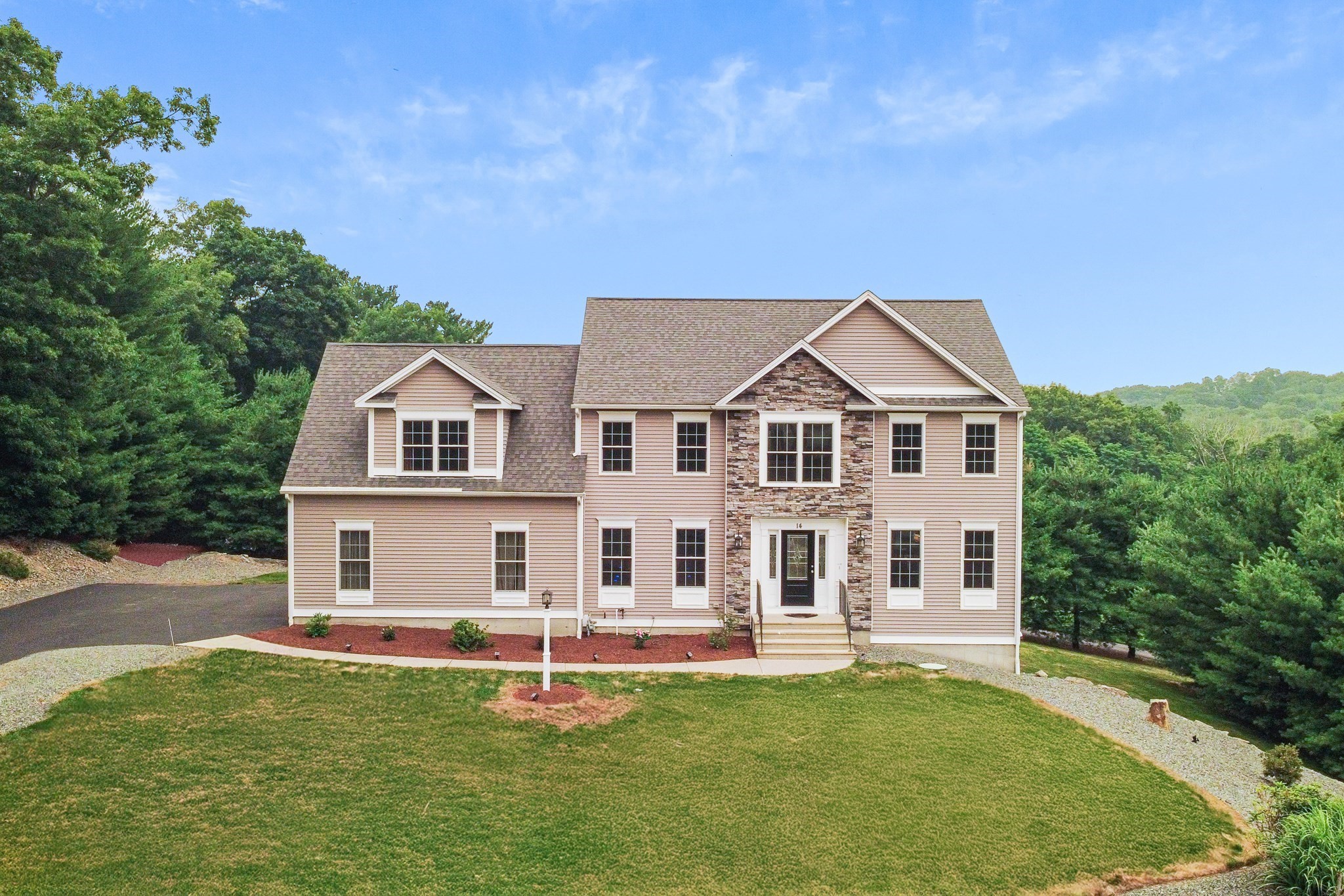 14 Longbrook Dr, Cumberland, RI 02864