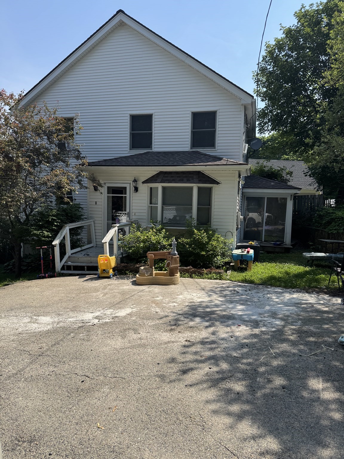 8 Windsor Ln, Gloucester, MA 01930