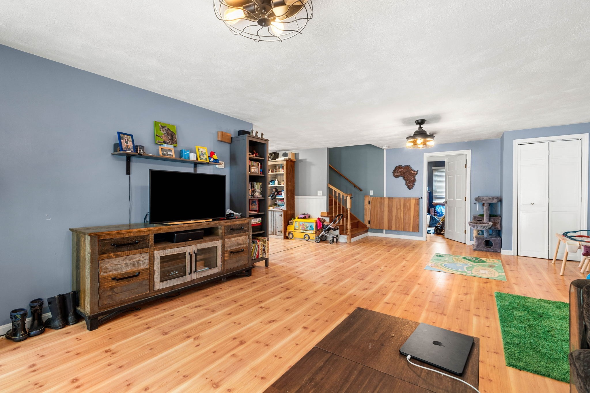 8 Windsor Ln, Gloucester, MA 01930 - Image 2