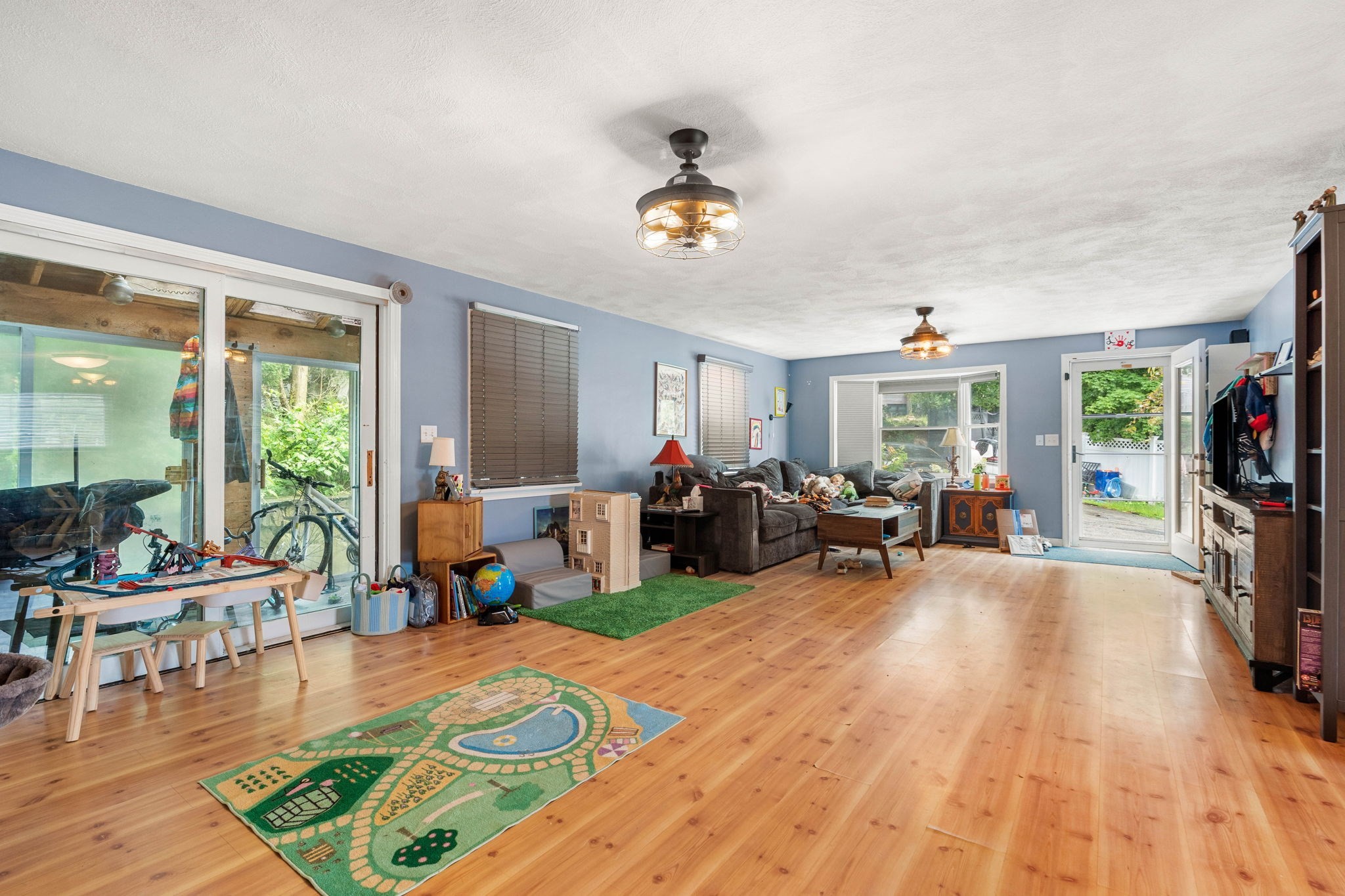 8 Windsor Ln, Gloucester, MA 01930 - Image 5