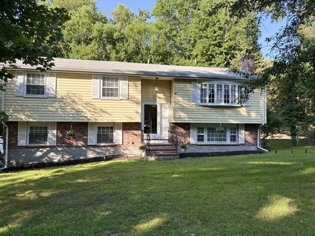 29 Old Coach Road, Canton, MA 02021