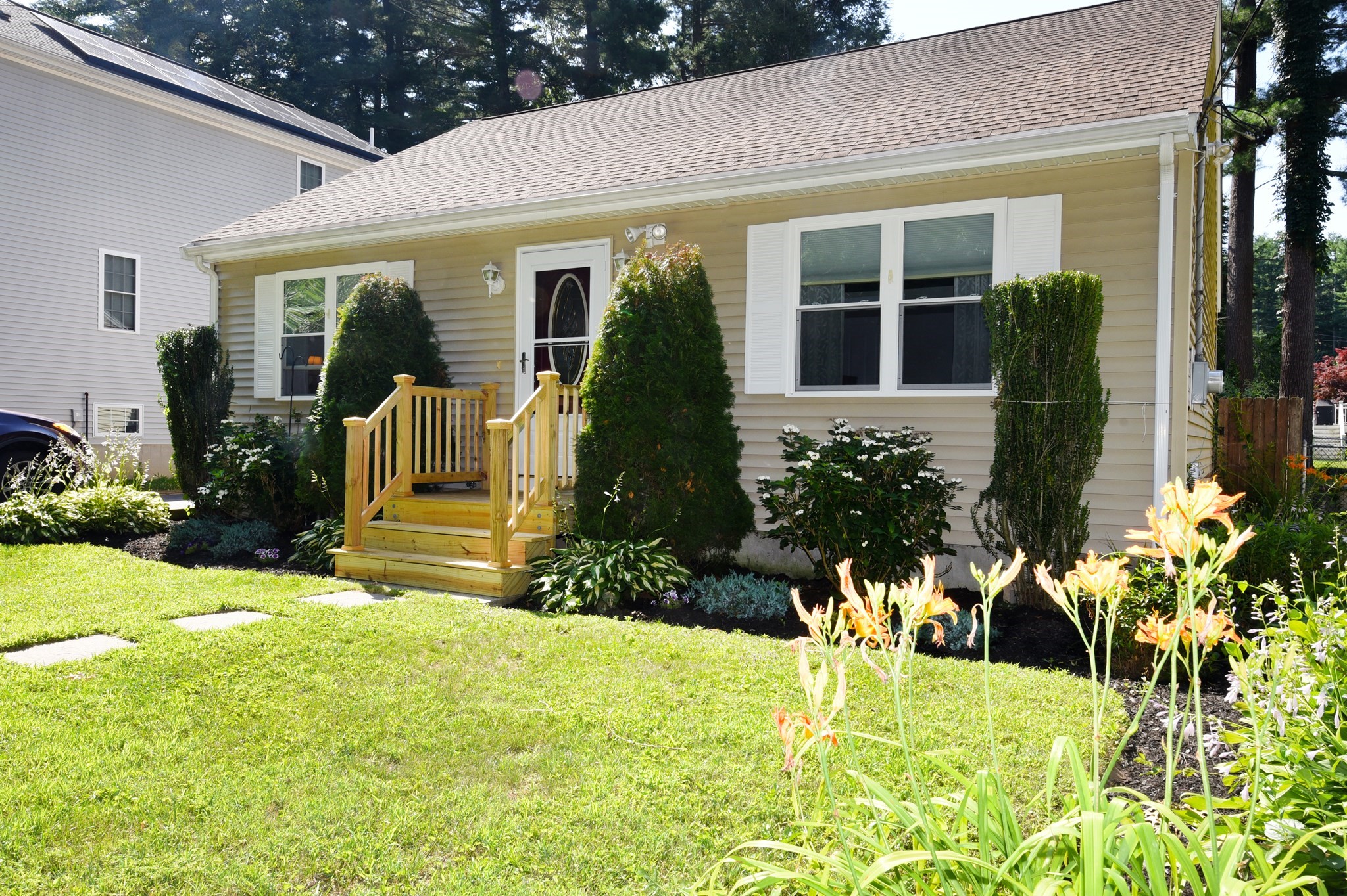 34 Thirteenth Ave, Halifax, MA 02338