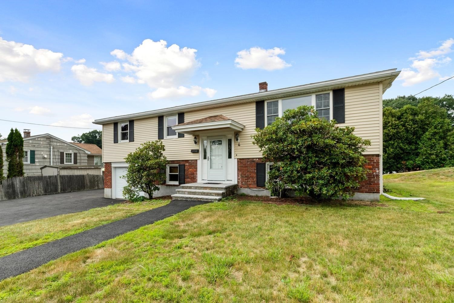 4 Eileen Rd, Peabody, MA 01960