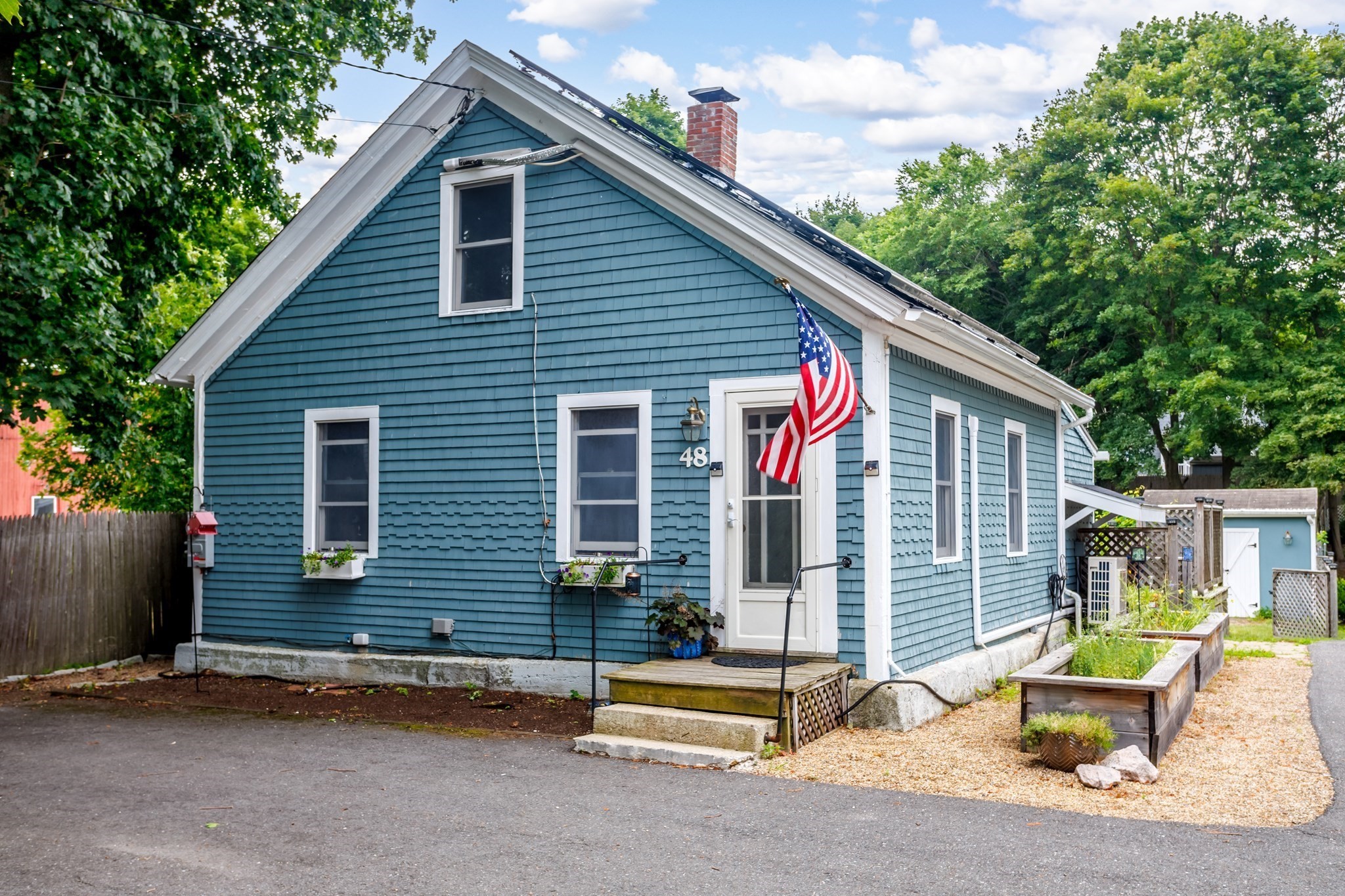 48 Manchester St, Leominster, MA 01453