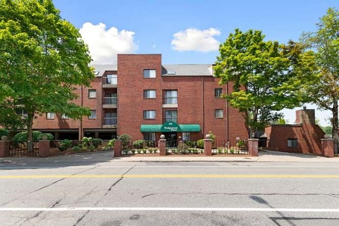 666 Main Unit 211, Winchester, MA 01890