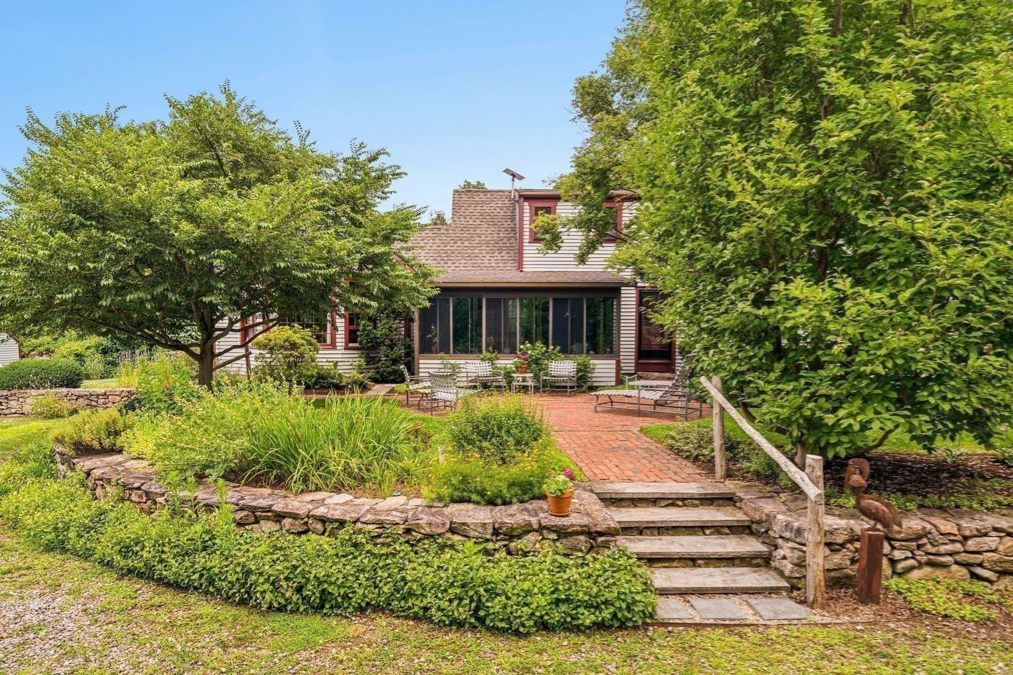200 Bakerville Rd, Dartmouth, MA 02748