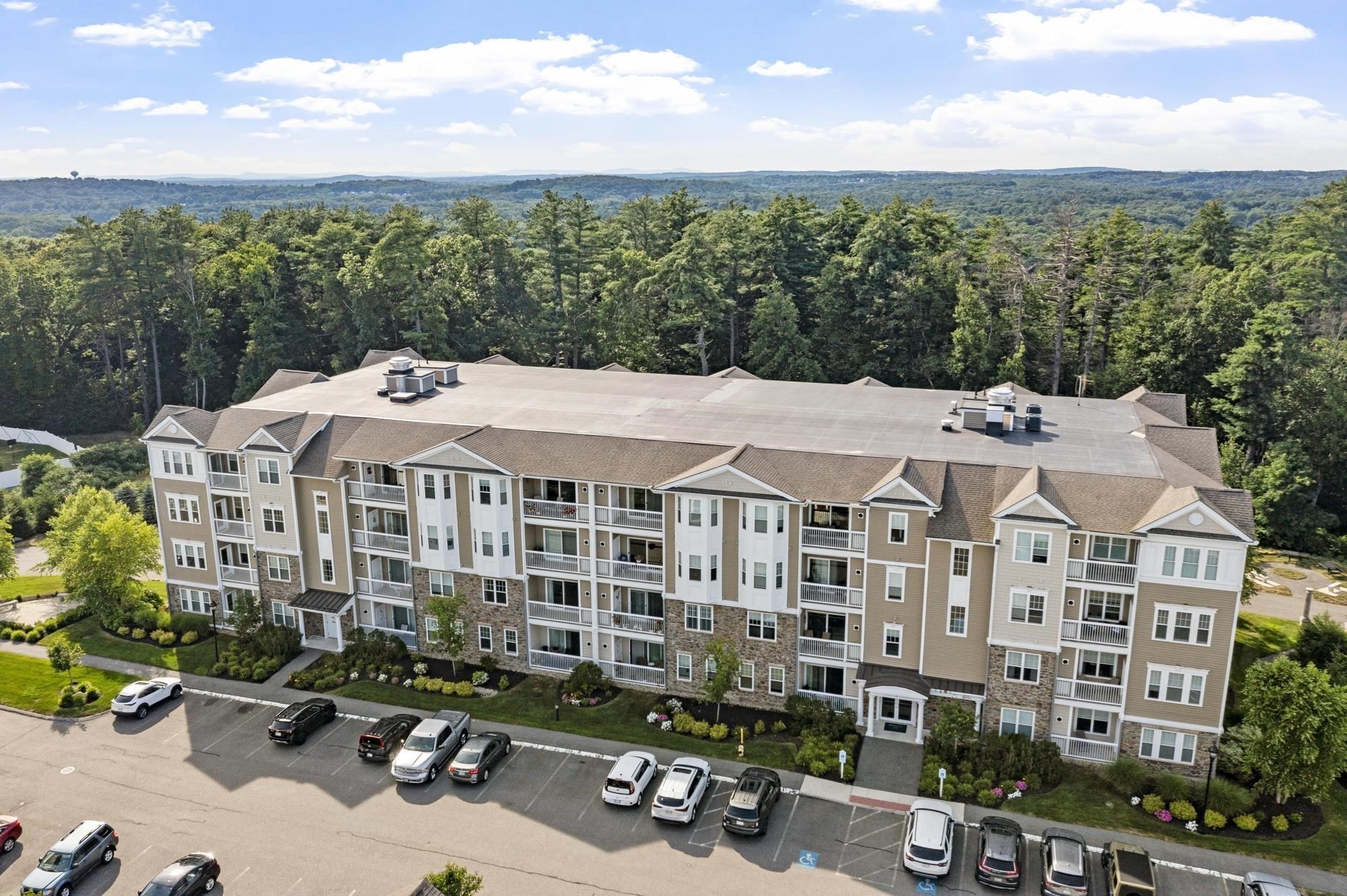 2 Francis Dr Unit 203, Andover, MA 01810
