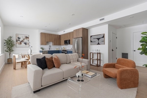 27 Dixwell St, Apt 4A